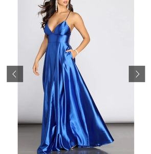 TAWNY FORMAL SATIN PLEATED

Royal Blue Windsor Pro